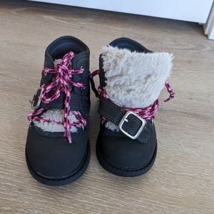 ✨4 for 12 Carter's Toddler Boots Size 6